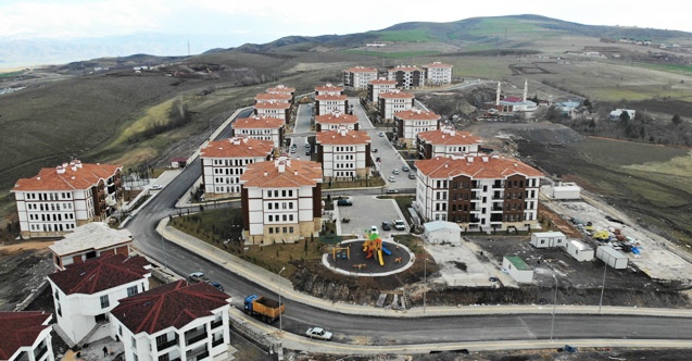 Depremzedeler konutlarına geçti