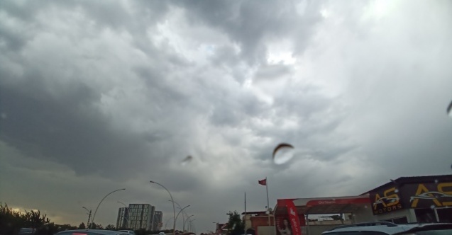 Diyarbakırda sağanak yağış etkili oldu