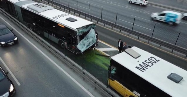 Metrobüsler kafa kafaya çarpıştı!