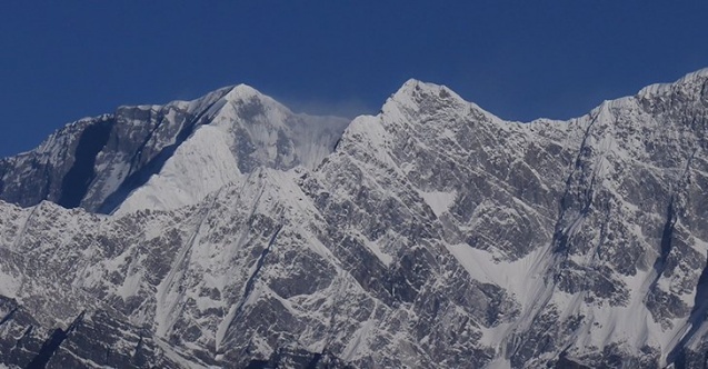 Nepal#039;de 22 kişiyi taşıyan yolcu uçağının enkazına ulaşıldı
