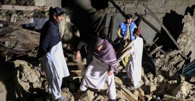 Afganistan depremi aileleri yok etti