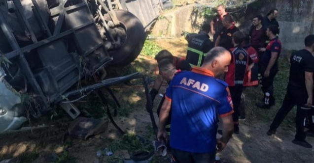 Yolcu otobüsü devrildi: 6 ölü, 25 yaralı